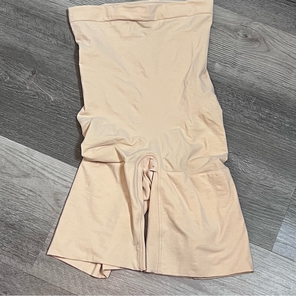SPANX High Waist Shaper Higher Power Shorts Size Medium - Picture 1 of 6